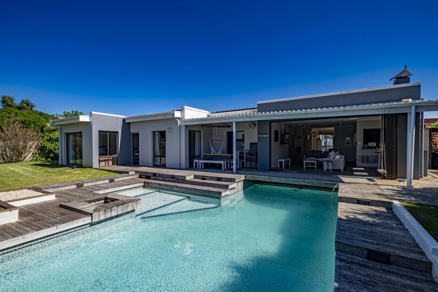4 Bedroom Property for Sale in Summerstrand Eastern Cape